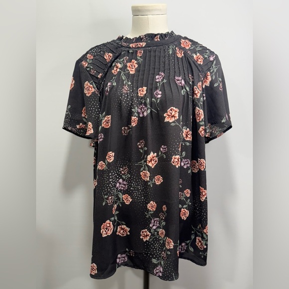 Torrid  Blouse Grey Floral High Neck Cap Sleeve Flowy Keyhole Women’s Size 1 - Picture 1 of 9